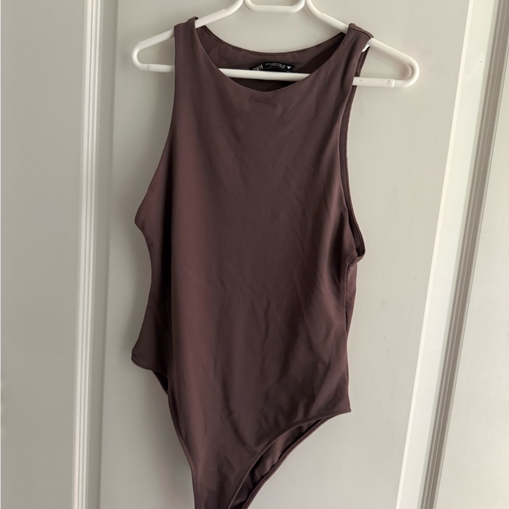 Zara Sleeveless Scoop Bodysuit in Mauve Brown